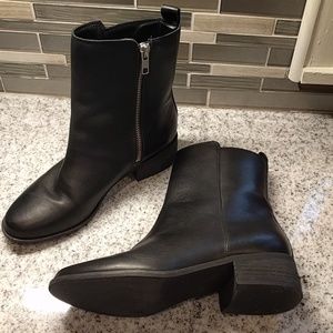 Gap black leather ankle boots with zipper size 6 booties flats